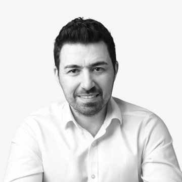 Maxim Belograd, an international lecturer and trainer in a field of advanced microscope dentistry