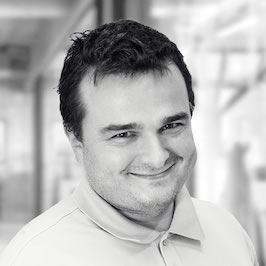 MUDr. Milan Tomka, Ph.D, Doctor en Odontología, especialista en odontología conservadora